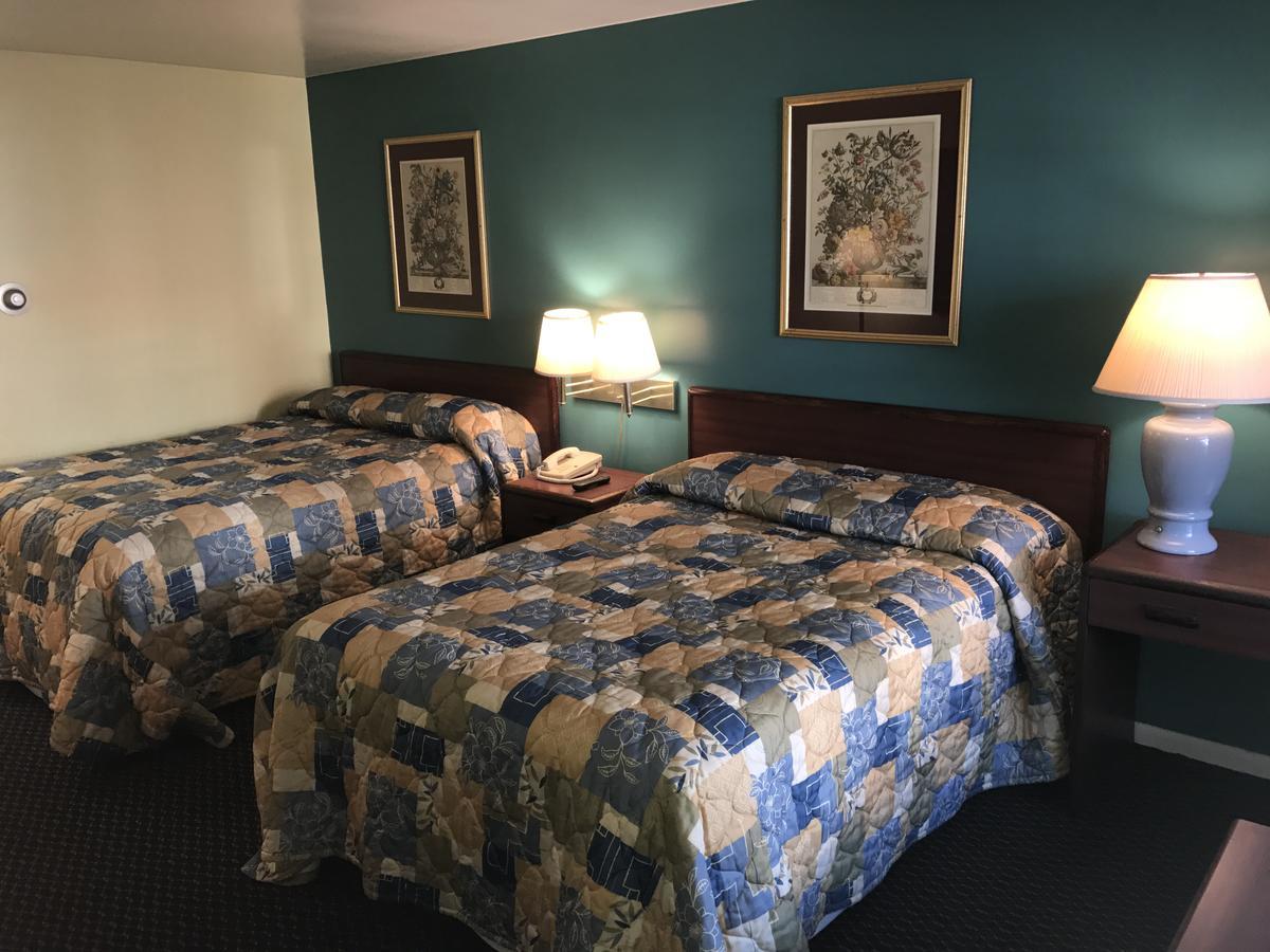 Motel Budget Host Three Crowns 2*